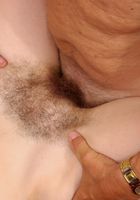 ATK Natural & Hairy: Angelika (Angelika in action)