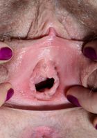 ATK Natural & Hairy: Apricot Pitts (Apricot Pitts in nudism)