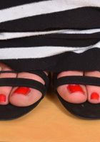 ATK Galleria: Xandra Sixx (Summer Day and Xandra Sixx Play With Their Feet)