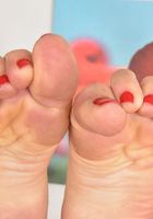 ATK Galleria: Xandra Sixx (Summer Day and Xandra Sixx Play With Their Feet)